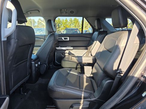 Certified 2022 Ford Explorer XLT w/ Equipment Group 202A image 10