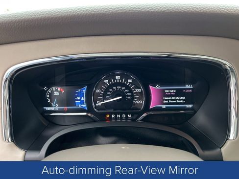 Used 2017 Lincoln Navigator Select image 23