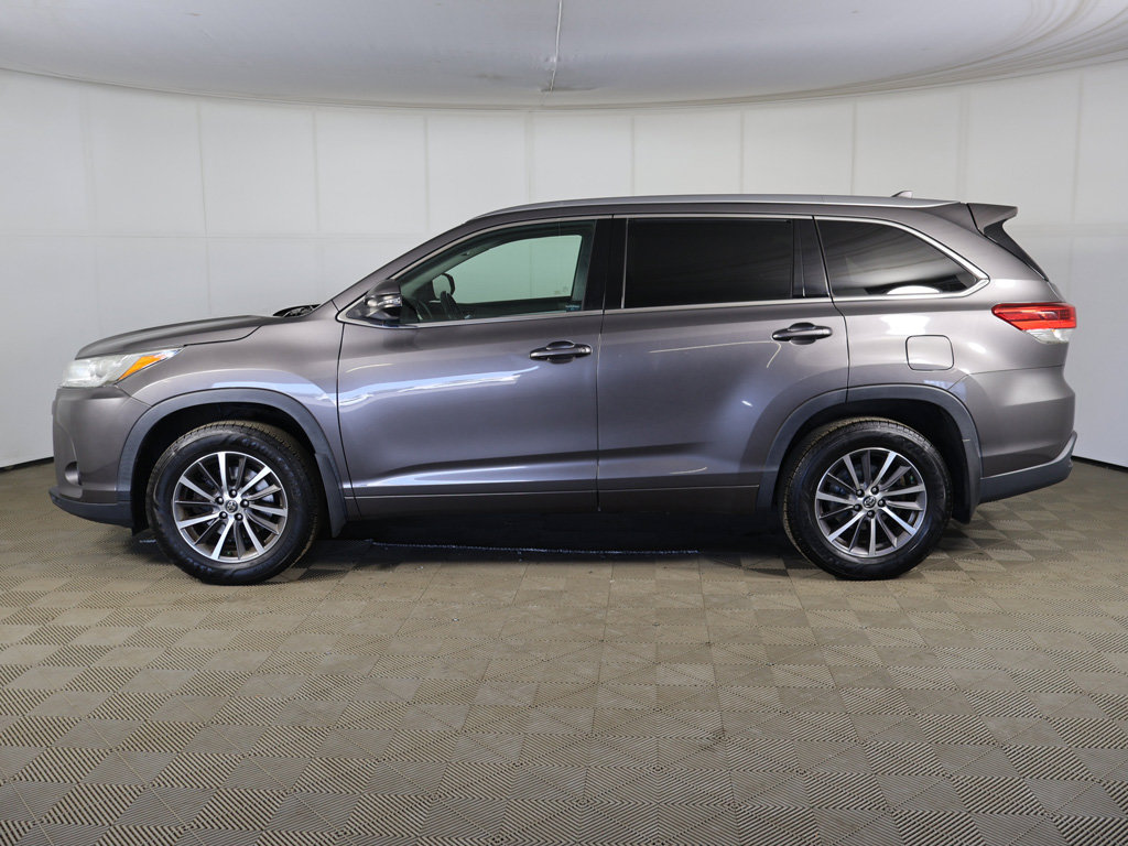 Used 2017 Toyota Highlander XLE w/ Carpet Mat Package AWD/4WD image 14