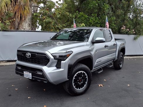 Certified 2025 Toyota Tacoma TRD Off-Road AWD/4WD image 26