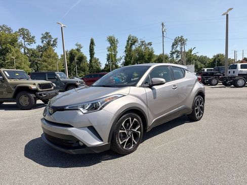 Used 2018 Toyota C-HR XLE FWD image 9