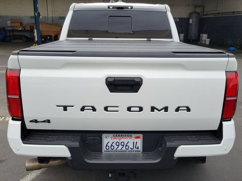 Used 2025 Toyota Tacoma TRD Off-Road w/ TRD Off Road Upgrade Package AWD/4WD image 19