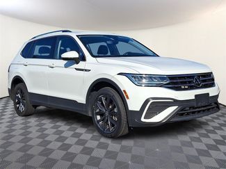Used 2022 Volkswagen Tiguan SE image 1