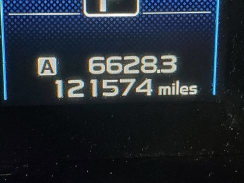 Used 2015 Subaru Outback 3.6R Limited image 17