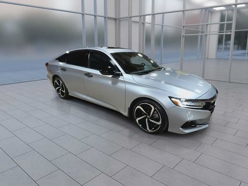 Used 2022 Honda Accord Sport image 2