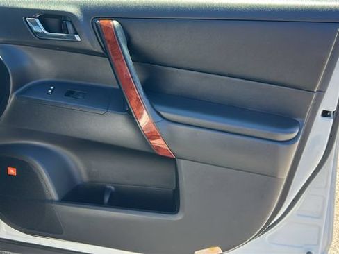 Used 2012 Toyota Highlander Limited AWD/4WD image 10
