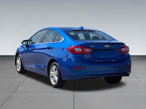 Used 2017 Chevrolet Cruze LT w/ Convenience Package FWD image 4