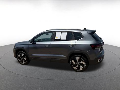 Used 2026 Volkswagen Taos SE AWD/4WD image 9