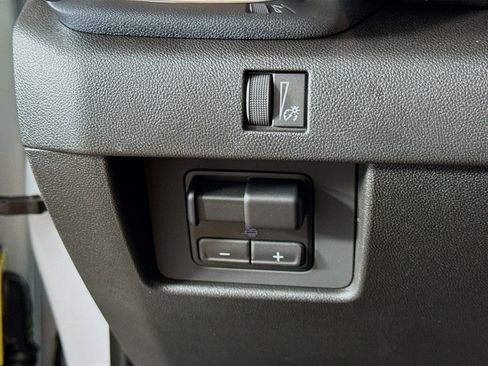 New 2025 GMC Canyon Elevation w/ Convenience Package image 10