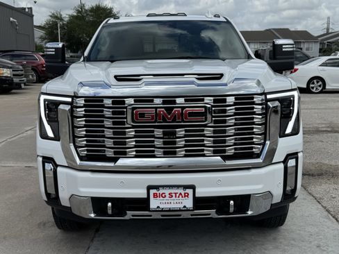Used 2025 GMC Sierra 3500 Denali AWD/4WD image 3