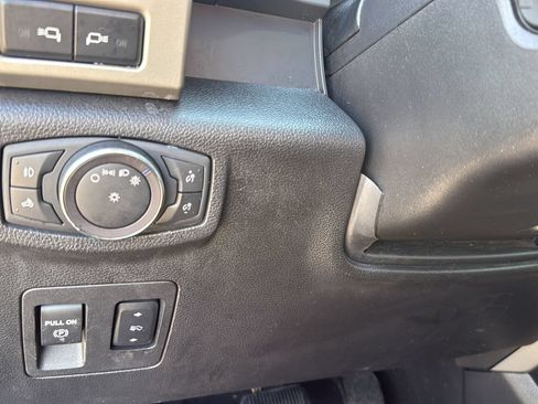 Used 2019 Ford F150 Lariat w/ Equipment Group 502A Luxury AWD/4WD image 18