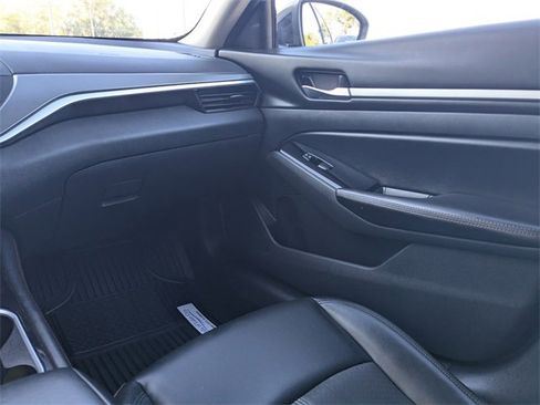 Used 2024 Nissan Altima 2.5 SR image 16