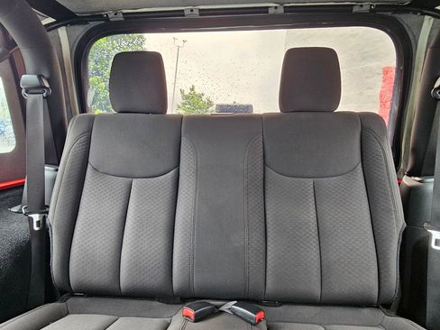 Used 2018 Jeep Wrangler Sport w/ Connectivity Group AWD/4WD image 22