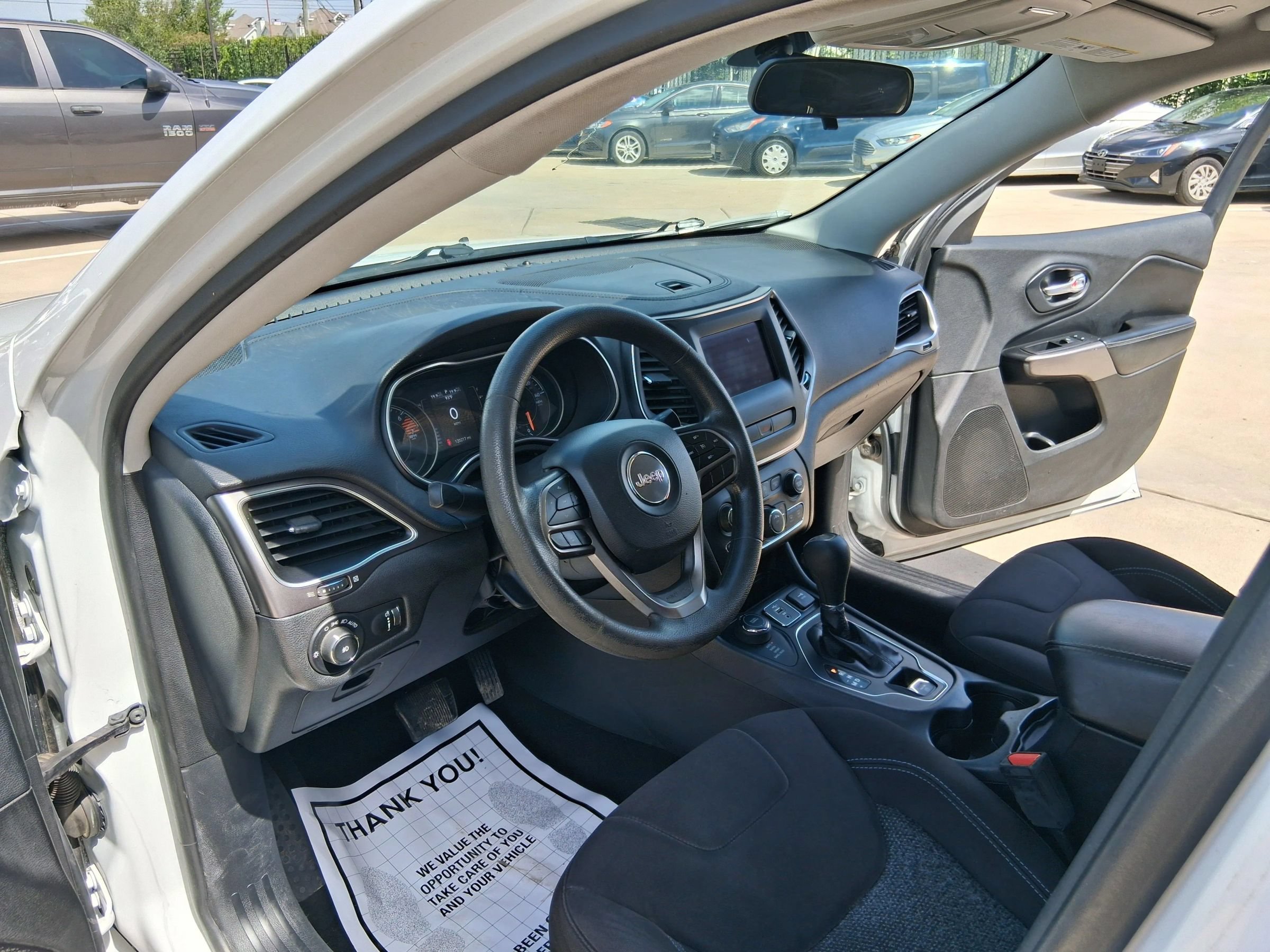 Used 2019 Jeep Cherokee Latitude w/ Popular Appearance Group AWD/4WD image 26