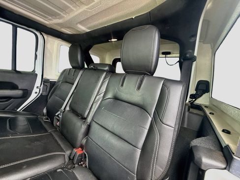 Used 2022 Jeep Wrangler Unlimited Sahara AWD/4WD image 24