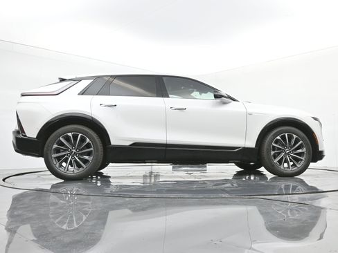 New 2025 Cadillac Lyriq Sport image 20
