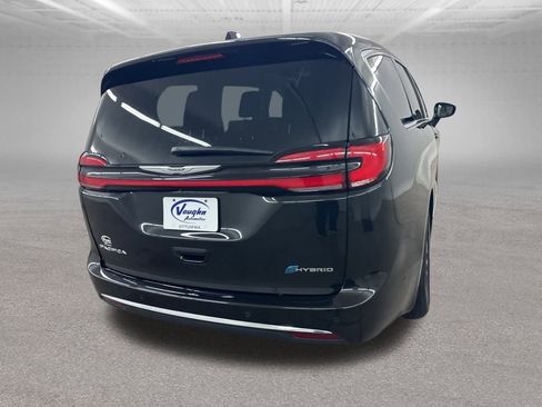 Used 2022 Chrysler Pacifica Limited image 12