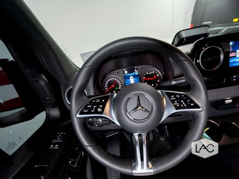 Used 2025 Mercedes-Benz Sprinter 2500 image 31