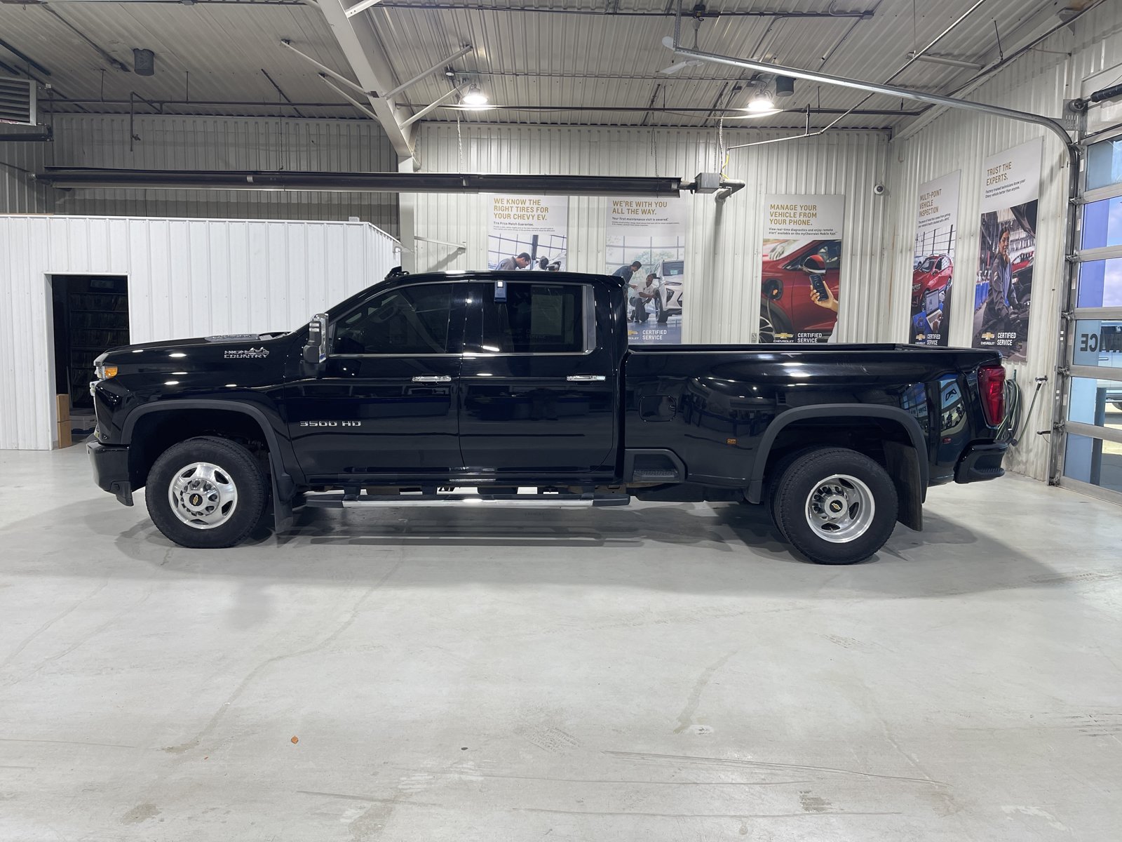 Used 2022 Chevrolet Silverado 3500 High Country AWD/4WD image 5