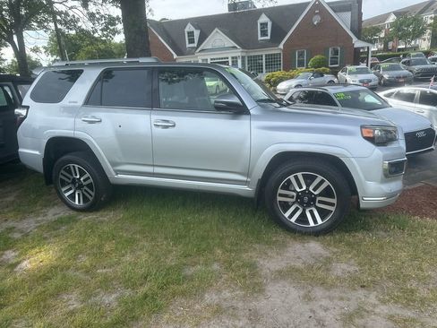 Used 2016 Toyota 4Runner Limited AWD/4WD image 7