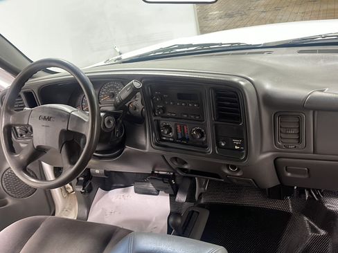 Used 2006 GMC Sierra 2500 W/T w/ Heavy-Duty Power Package AWD/4WD image 13