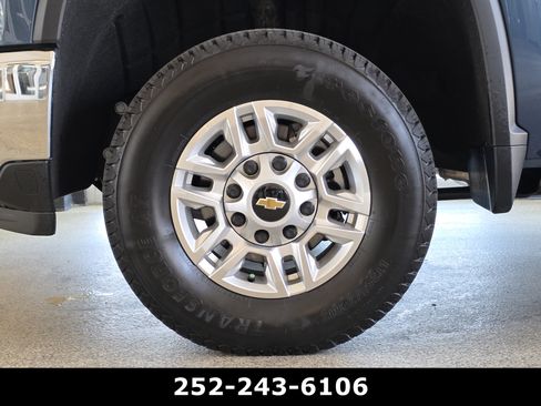 Used 2025 Chevrolet Silverado 2500 LT AWD/4WD image 40