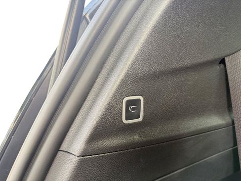 Used 2025 Chrysler Pacifica Limited FWD image 26