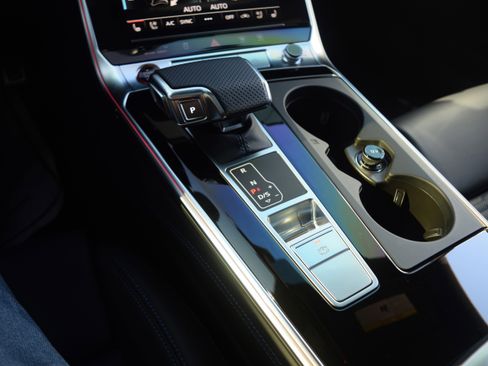 Used 2025 Audi RS 7 Performance image 11