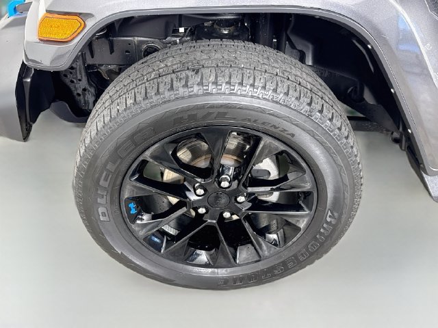 Used 2022 Jeep Wrangler Unlimited Sahara w/ Cold Weather Group AWD/4WD image 37