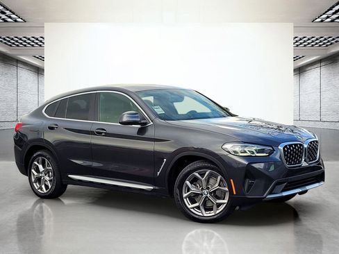 Certified 2022 BMW X4 xDrive30i image 2