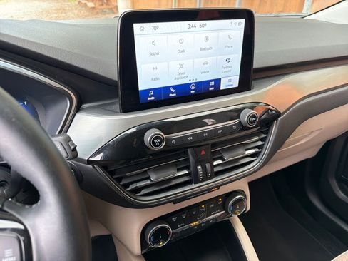 Used 2022 Ford Escape Titanium image 28