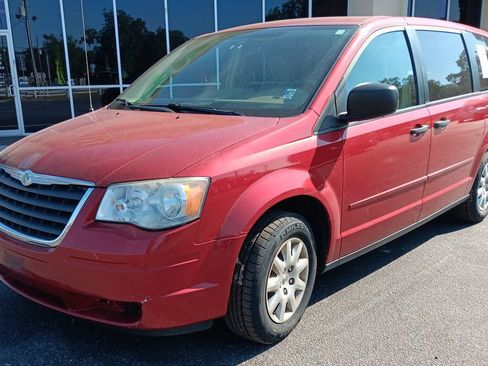 Used 2008 Chrysler Town & Country LX image 10