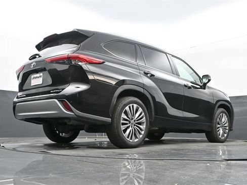 Used 2021 Toyota Highlander Platinum image 11