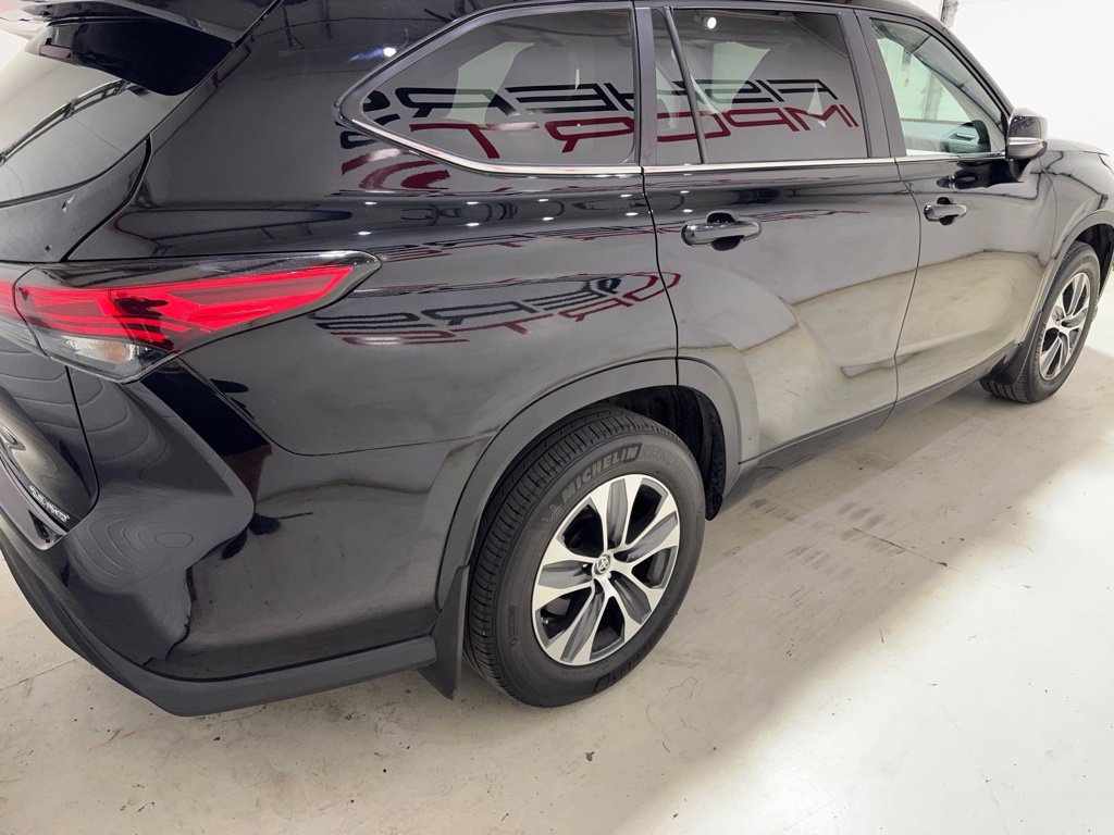 Used 2023 Toyota Highlander XLE AWD/4WD image 7