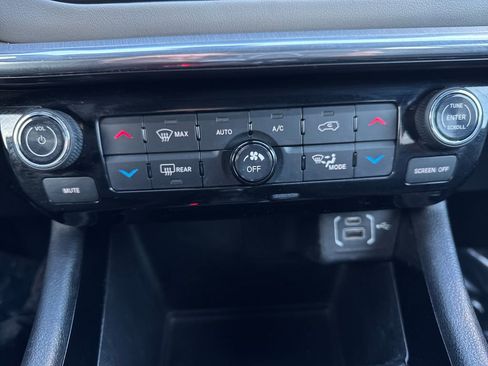 Certified 2023 Jeep Compass Limited image 30