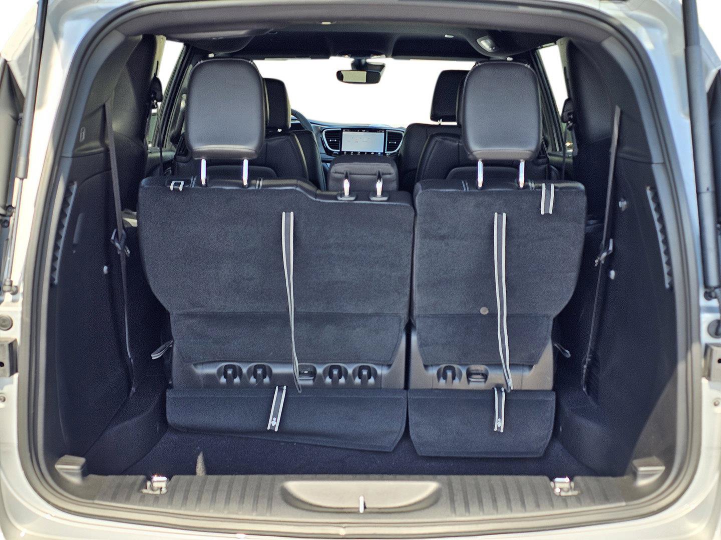 New 2026 Chrysler Pacifica Select w/ S Appearance Package FWD image 12