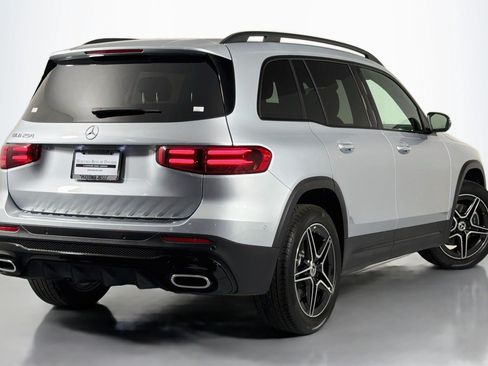 Used 2025 Mercedes-Benz GLB 250 image 11