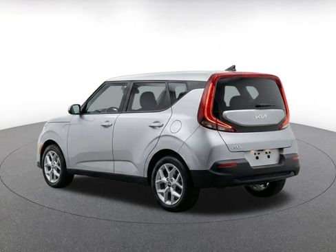 Used 2025 Kia Soul LX w/ LX Technology Package FWD image 7
