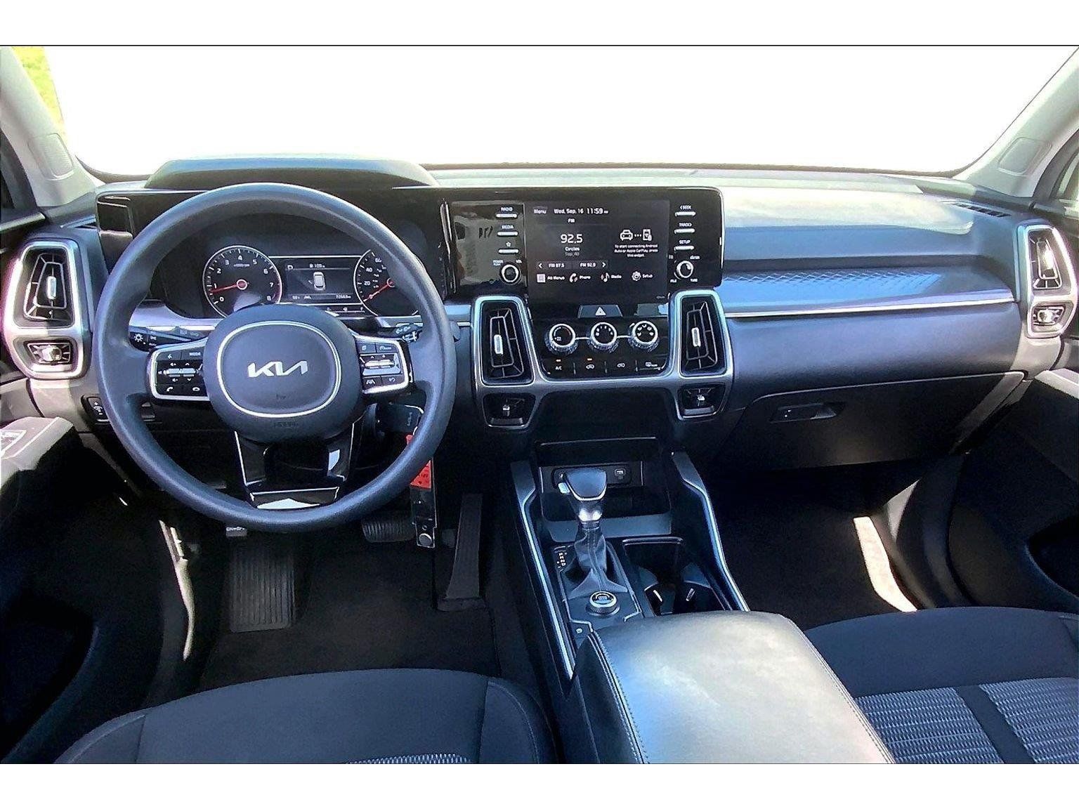 Used 2023 Kia Sorento LX FWD image 12