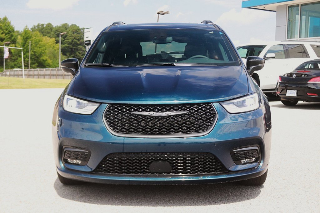 Used 2025 Chrysler Pacifica Limited FWD image 2
