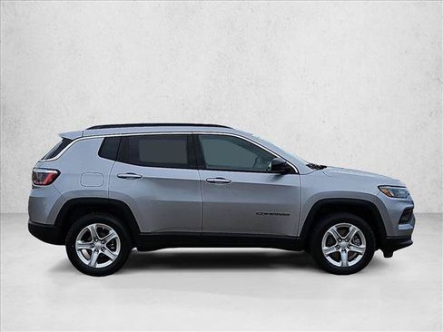 Used 2023 Jeep Compass Latitude AWD/4WD image 4