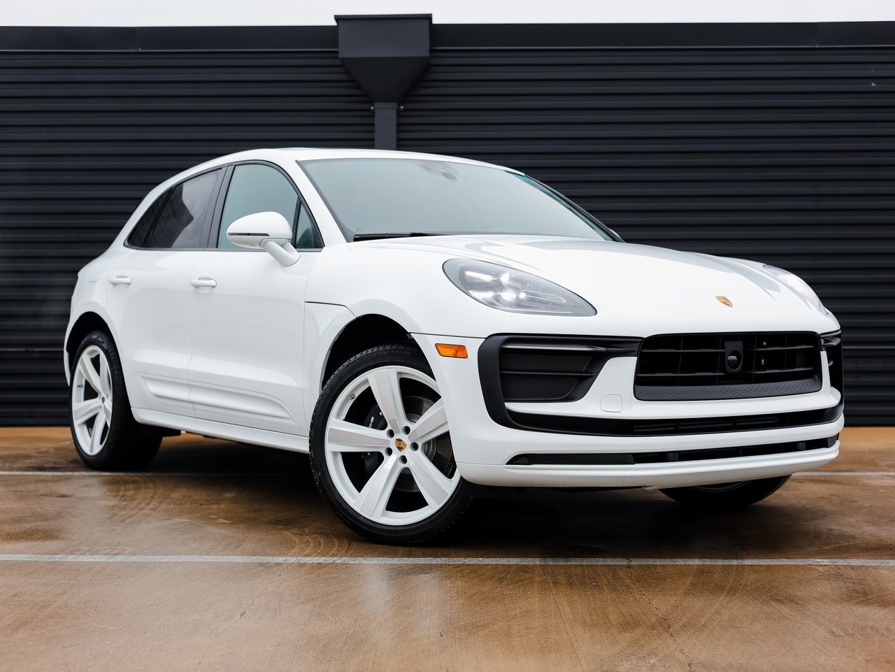 Certified 2026 Porsche Macan AWD/4WD image 9