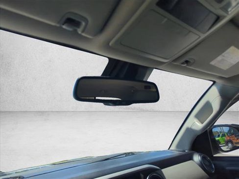 Used 2019 Toyota Tacoma SR5 RWD image 11