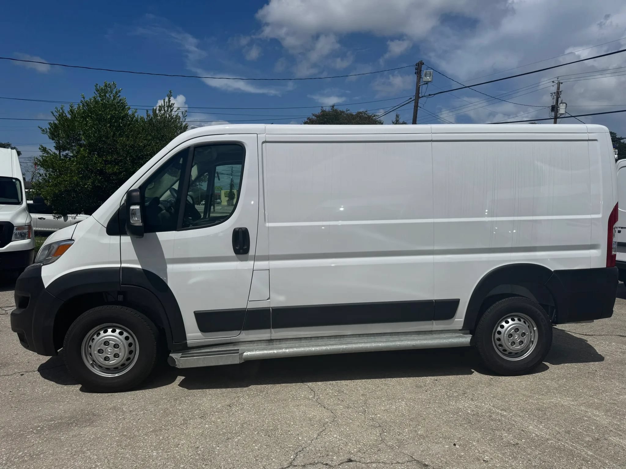 Used 2025 RAM ProMaster 2500 w/ U-Haul Equipment Group FWD image 15