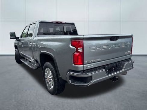Used 2024 Chevrolet Silverado 2500 High Country w/ Technology Package AWD/4WD image 2