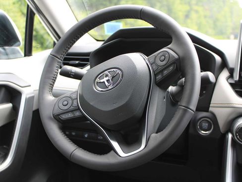 New 2025 Toyota RAV4 XLE image 17