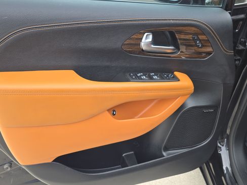 Used 2023 Chrysler Pacifica Pinnacle FWD image 19