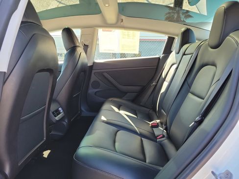 Used 2021 Tesla Model 3 Standard Range Plus image 16