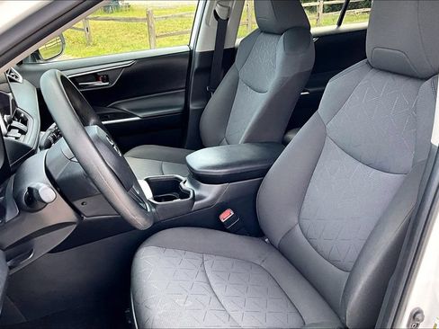 Used 2024 Toyota RAV4 XLE FWD image 24