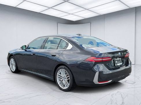 Used 2025 BMW 530i RWD image 3